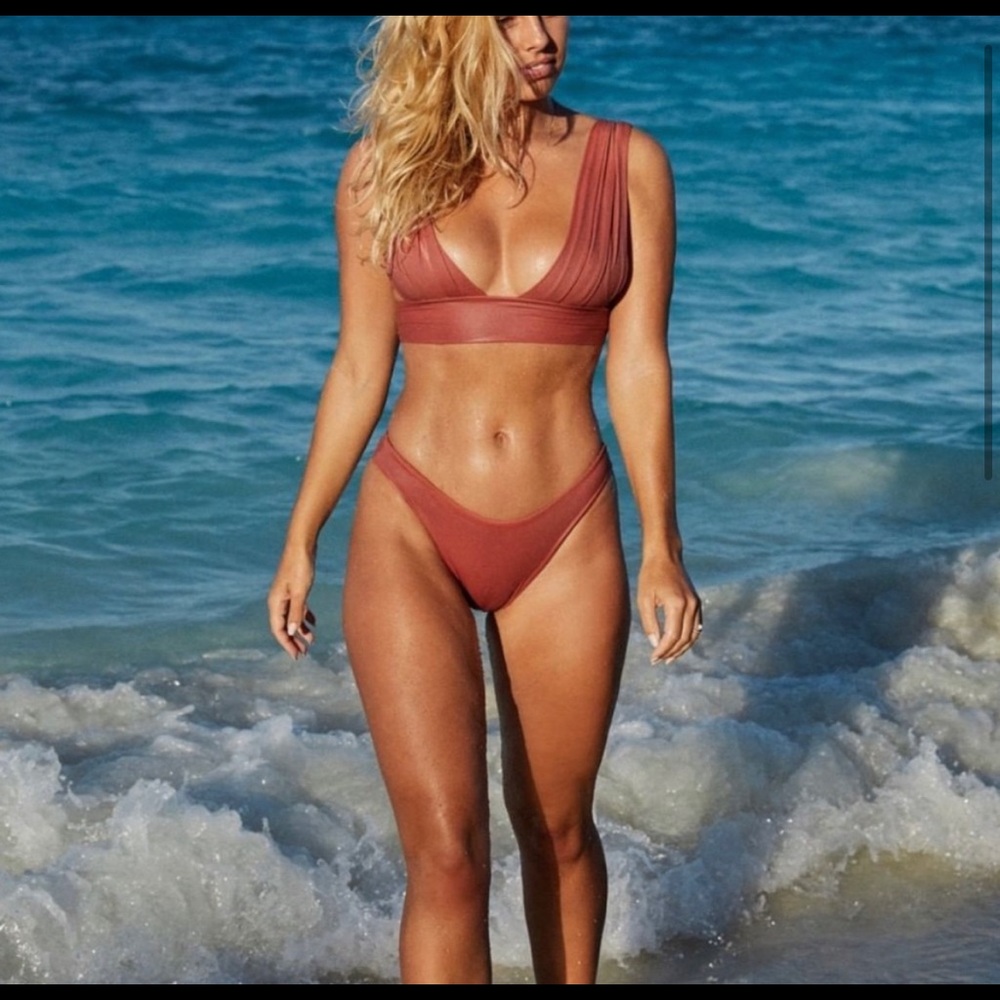 Monday Swimwear Byron Bottom in Rose Size M